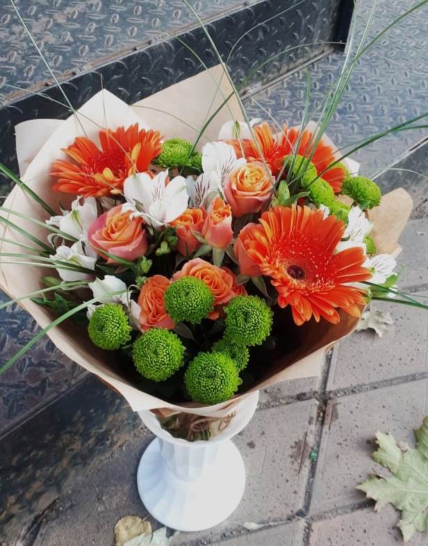 Букет цветов из: Герберы, Хризантемы, Альстромерии и Розы в Акташ