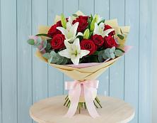 Букет цветов из:  Лилии и Розы в Акташ