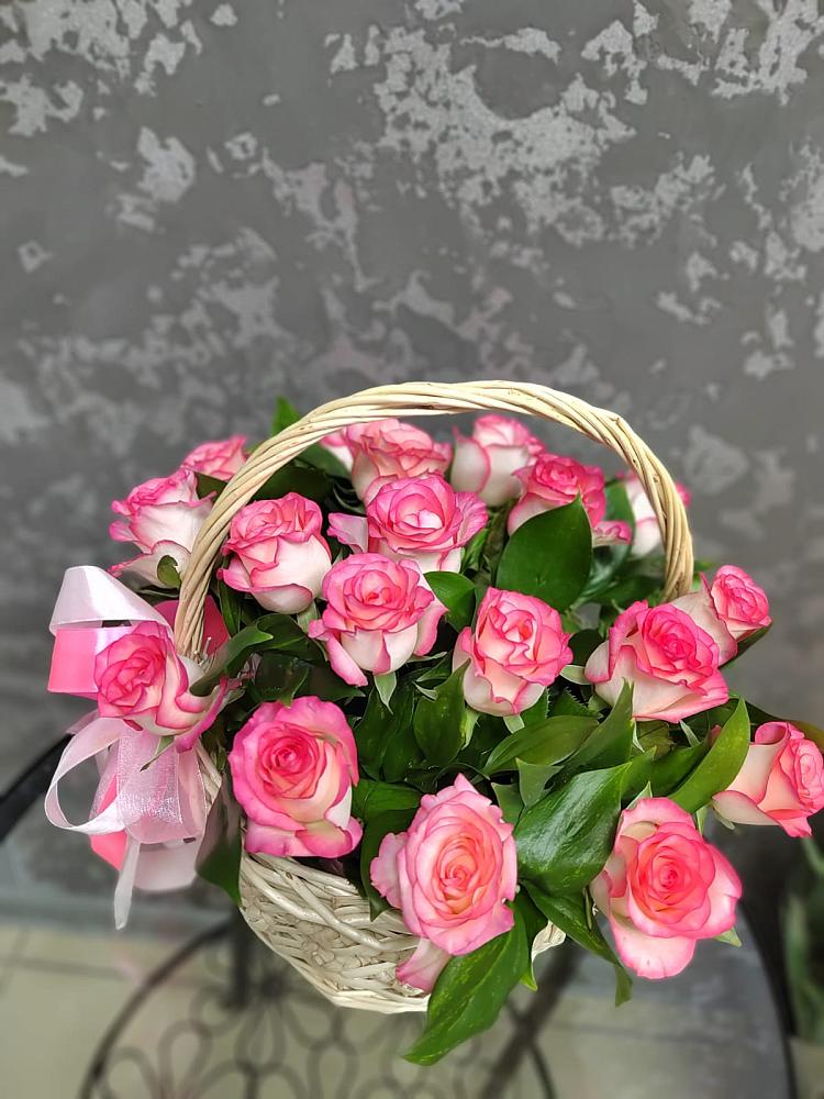 Цветочная композиция из Розы в корзине в Акташ