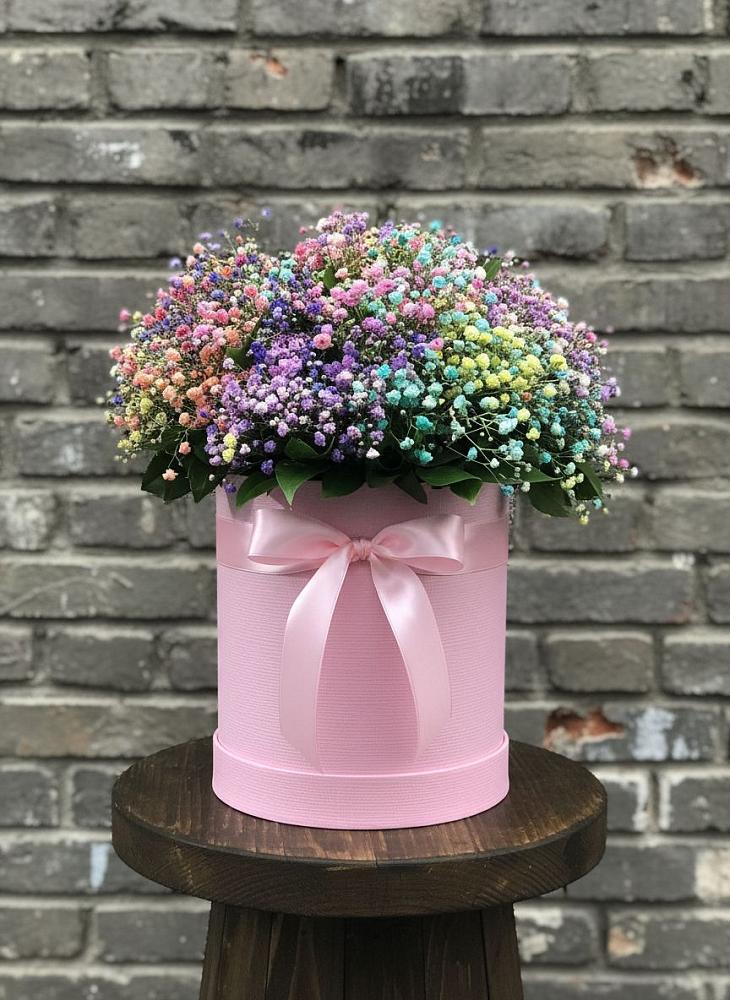 Цветочная композиция из Гипсофила и Розы в шляпной коробке в Акташ