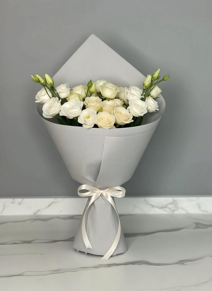 Букет цветов из: Розы и Лизиантусы в Акташ