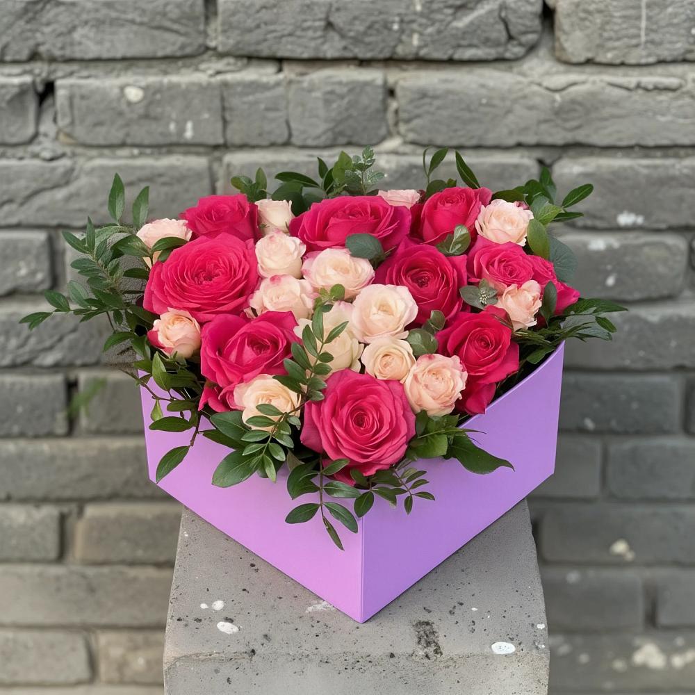 Цветочная композиция из Розы в коробке в Акташ