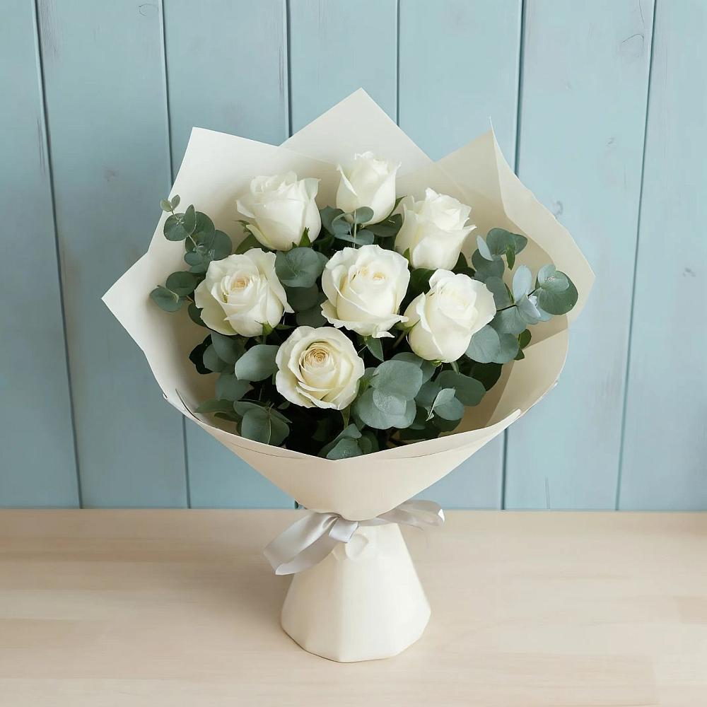 Букет Белые розы в Эвкалипте в Акташ