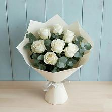 Букет Белые розы в Эвкалипте в Акташ